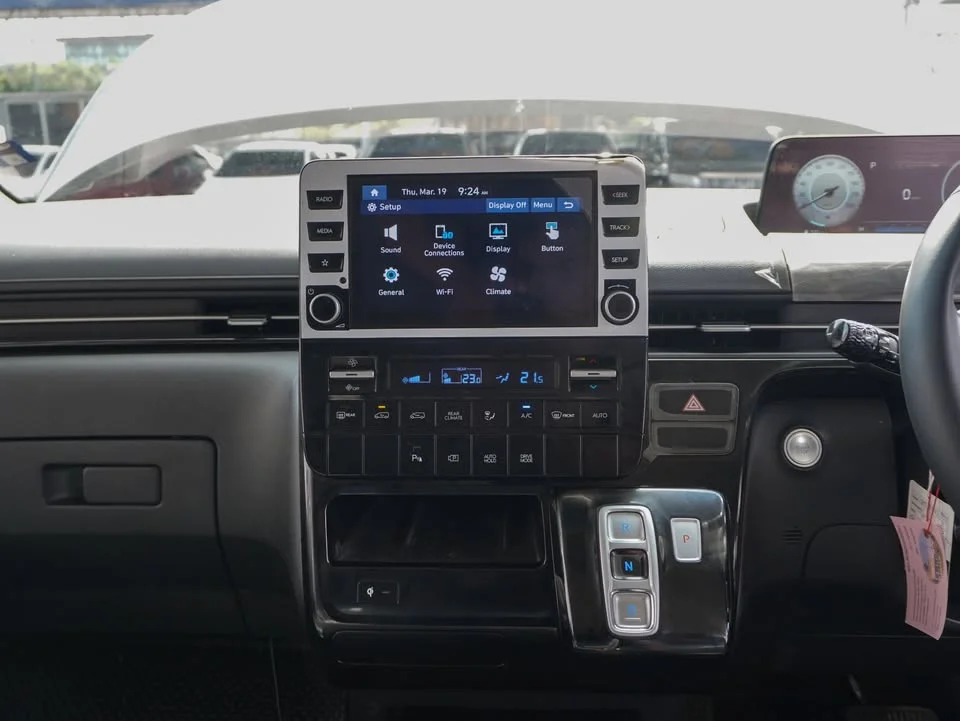 2022 Hyundai Staria US4 3