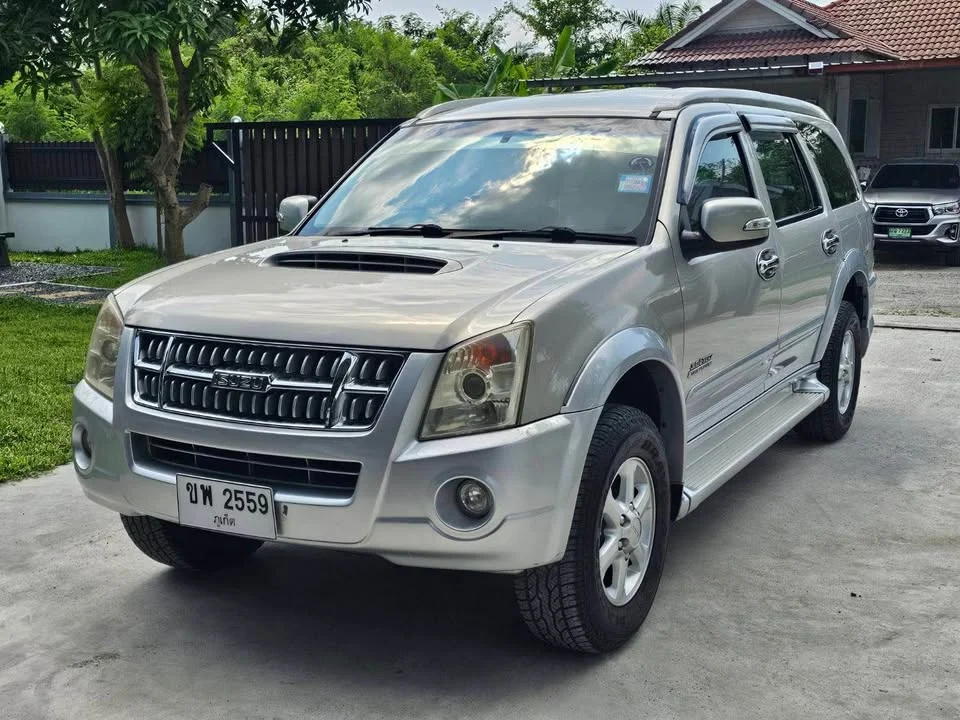 2007 Isuzu MU-7 3