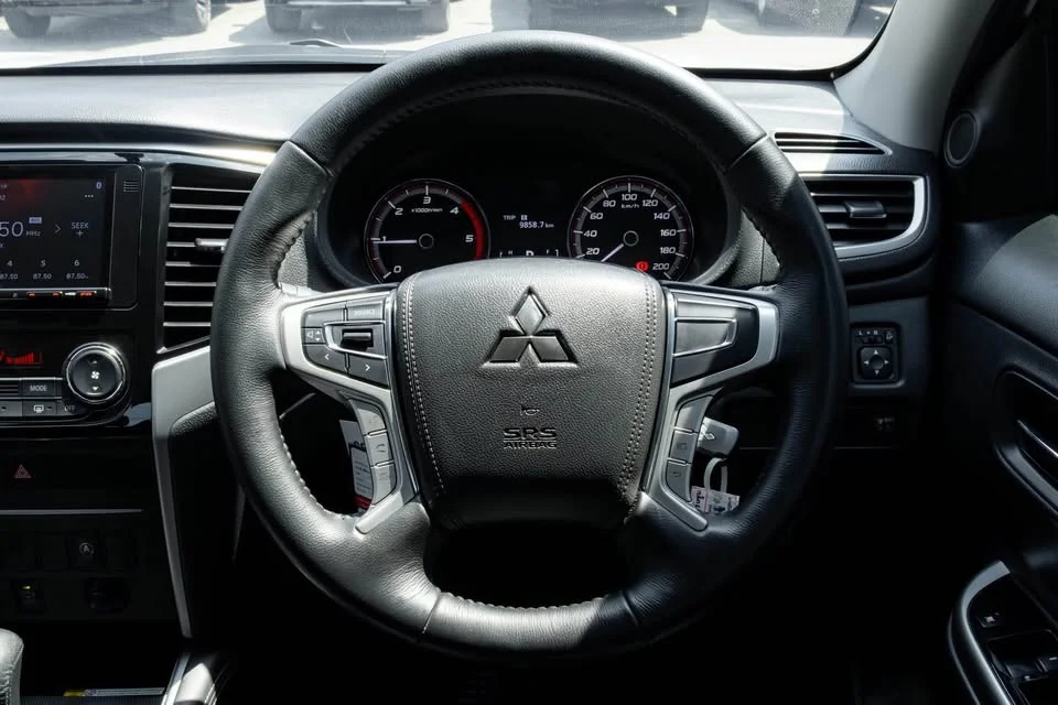 2022 Mitsubishi Triton V 3