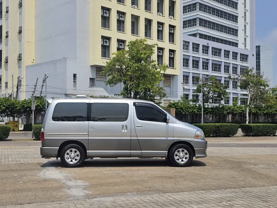 2001 Toyota Granvia H100 2