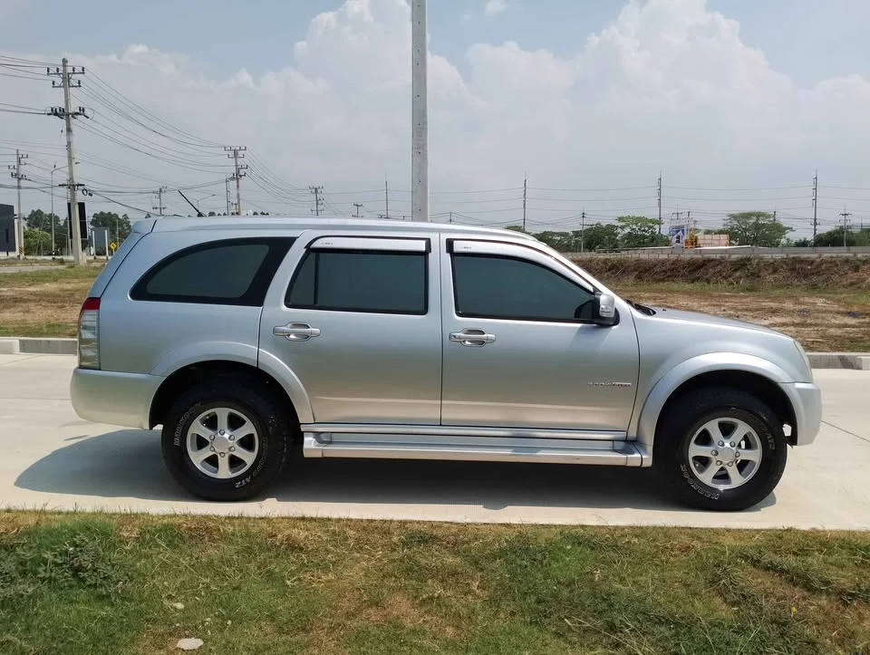 2007 Isuzu MU-7 3