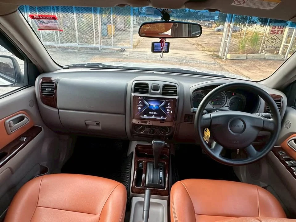 2005 Isuzu MU-7 3