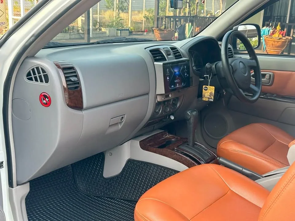 2005 Isuzu MU-7 2