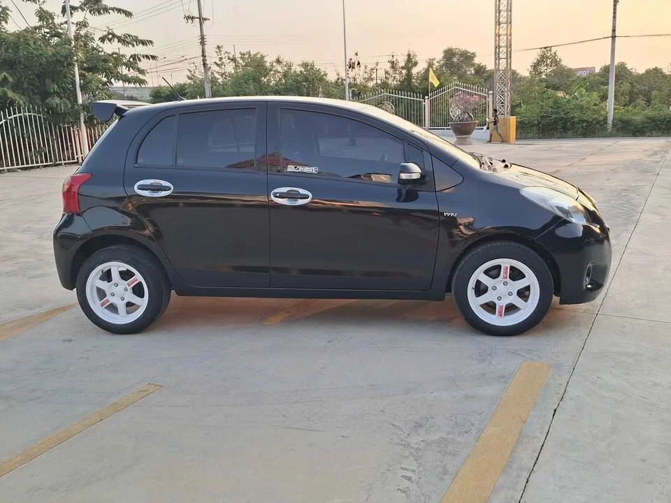 2012 Toyota Yaris II 3