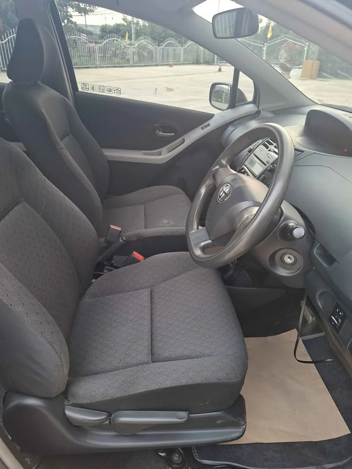 2012 Toyota Yaris II 2