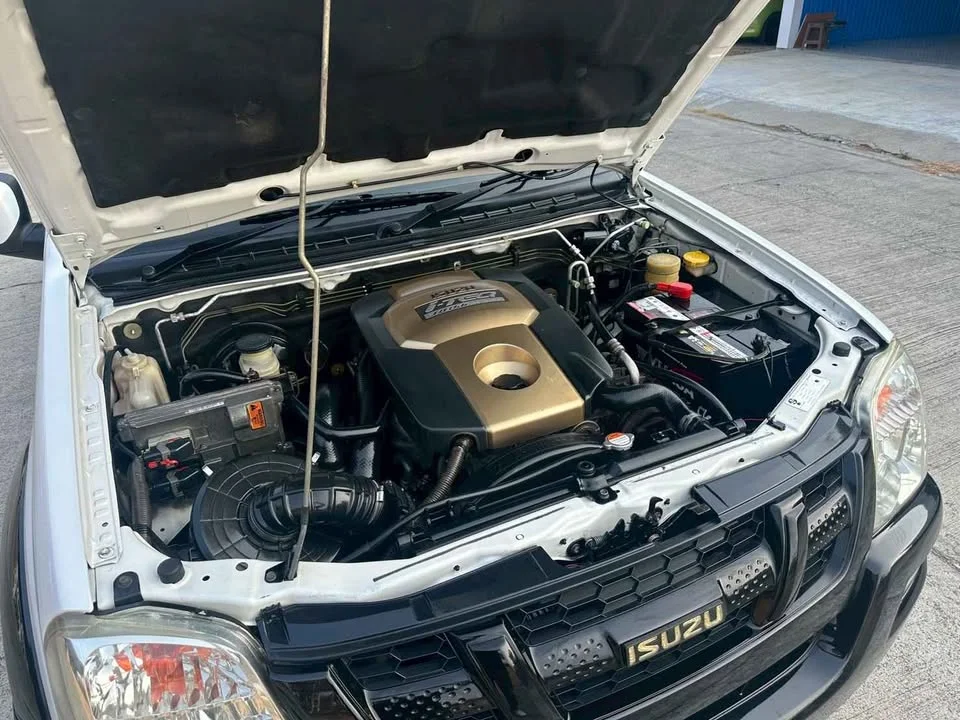 2005 Isuzu MU-7 2