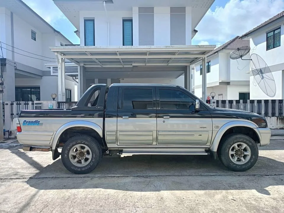 2002 Mitsubishi Strada III 3