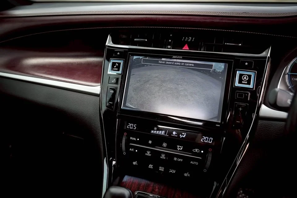 2015 Toyota Harrier III 3