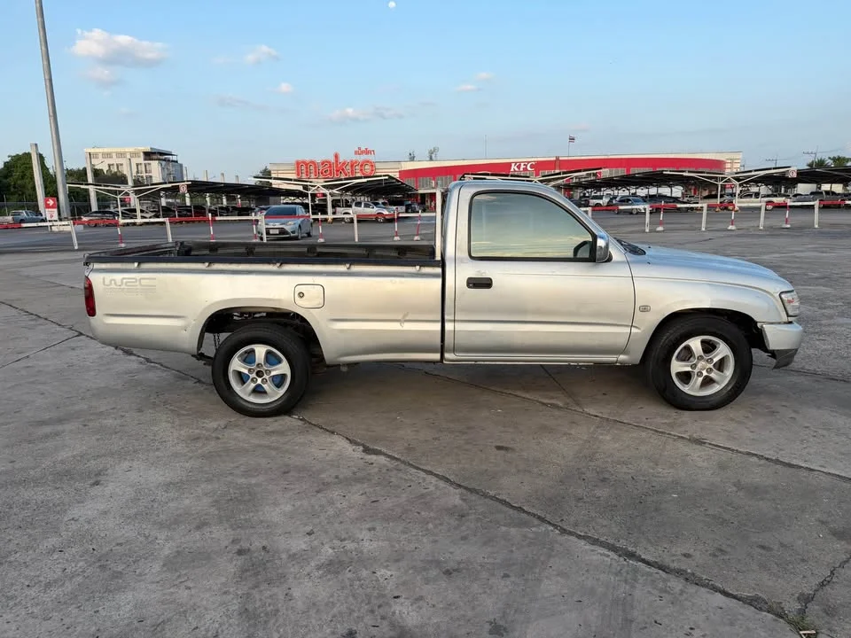 2003 Toyota Hilux Tiger VI 3