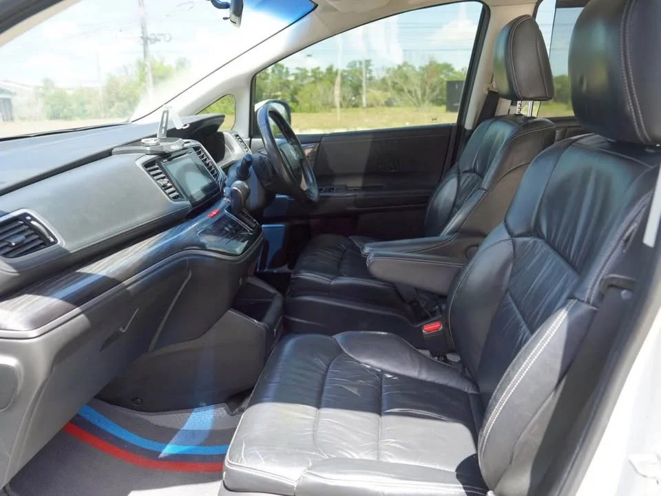 2013 Honda Odyssey V 2
