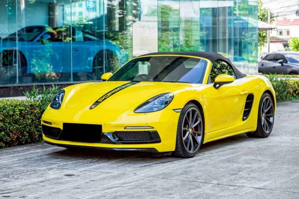 2017 Porsche 718 Boxster and Cayman IV 2