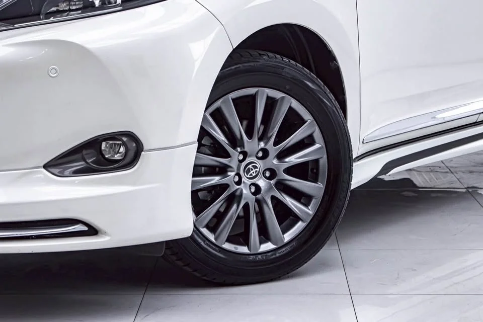 2014 Toyota Harrier III 3