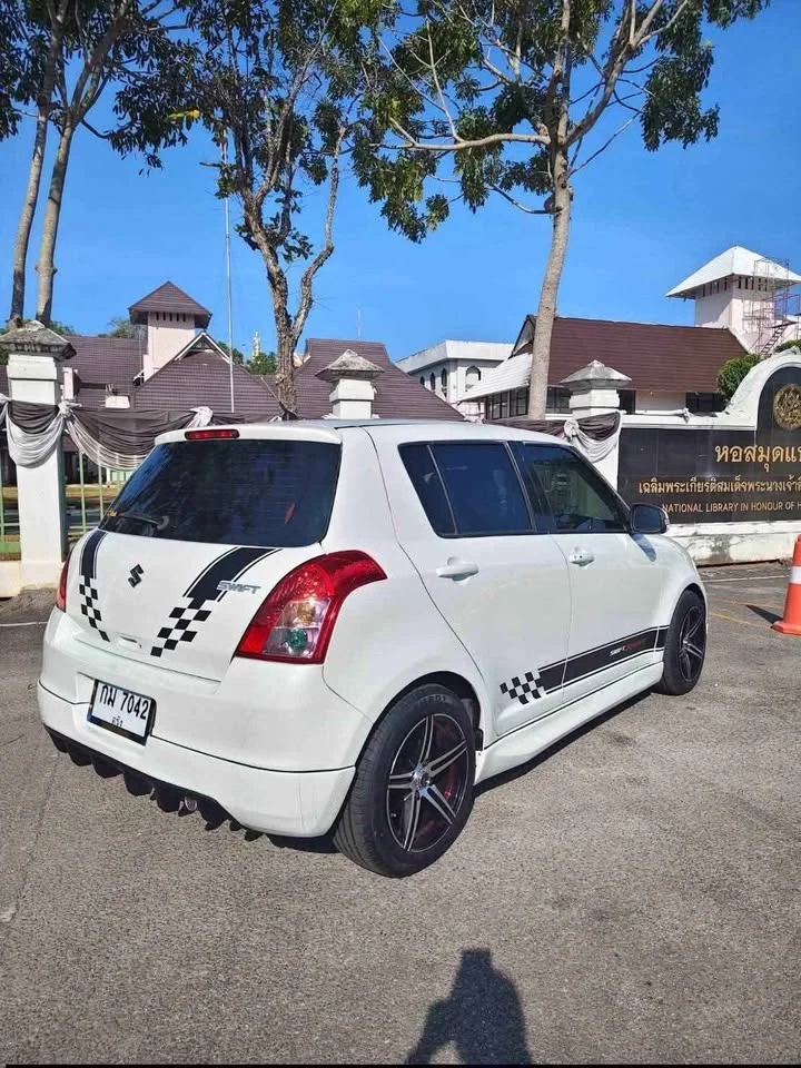 2011 Suzuki Swift I 3