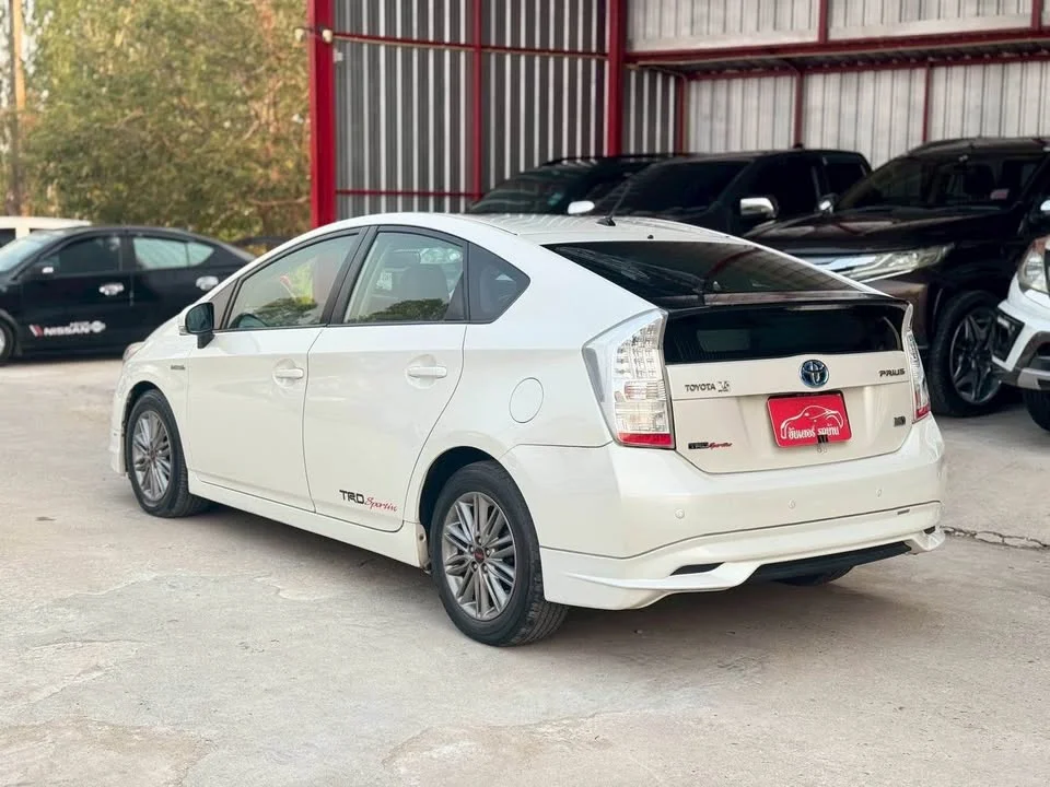 2011 Toyota Prius III 3