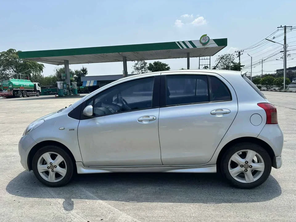 2008 Toyota Yaris II 2