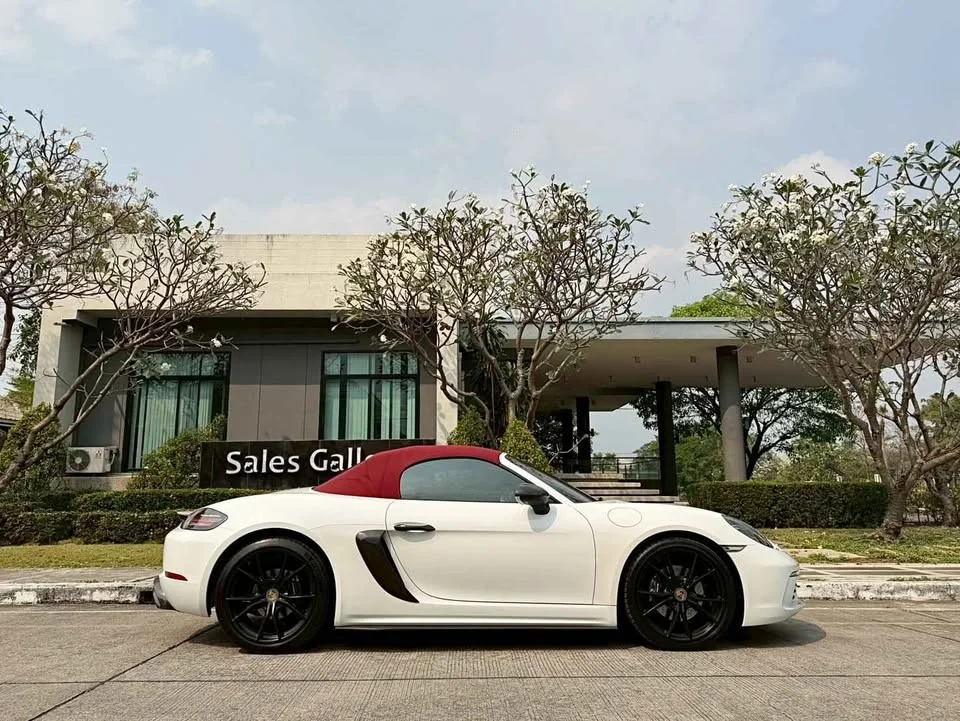 2019 Porsche 718 Boxster and Cayman IV 3