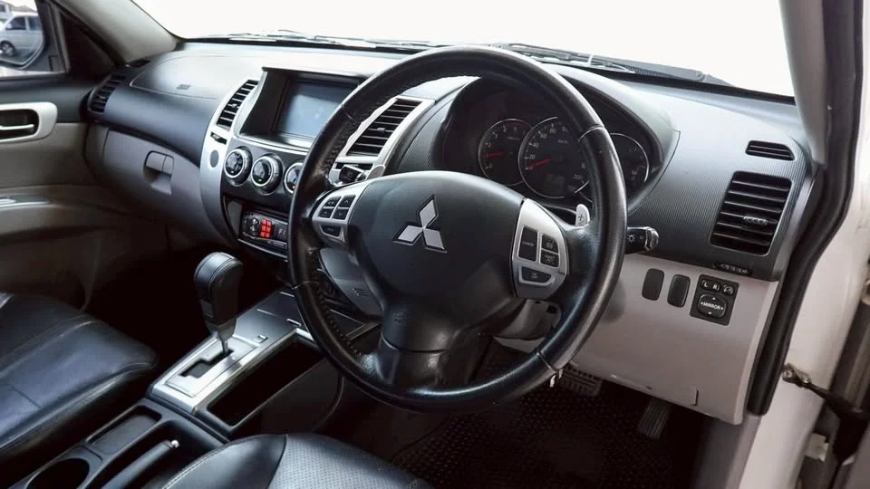 2013 Mitsubishi Pajero Sport II 2