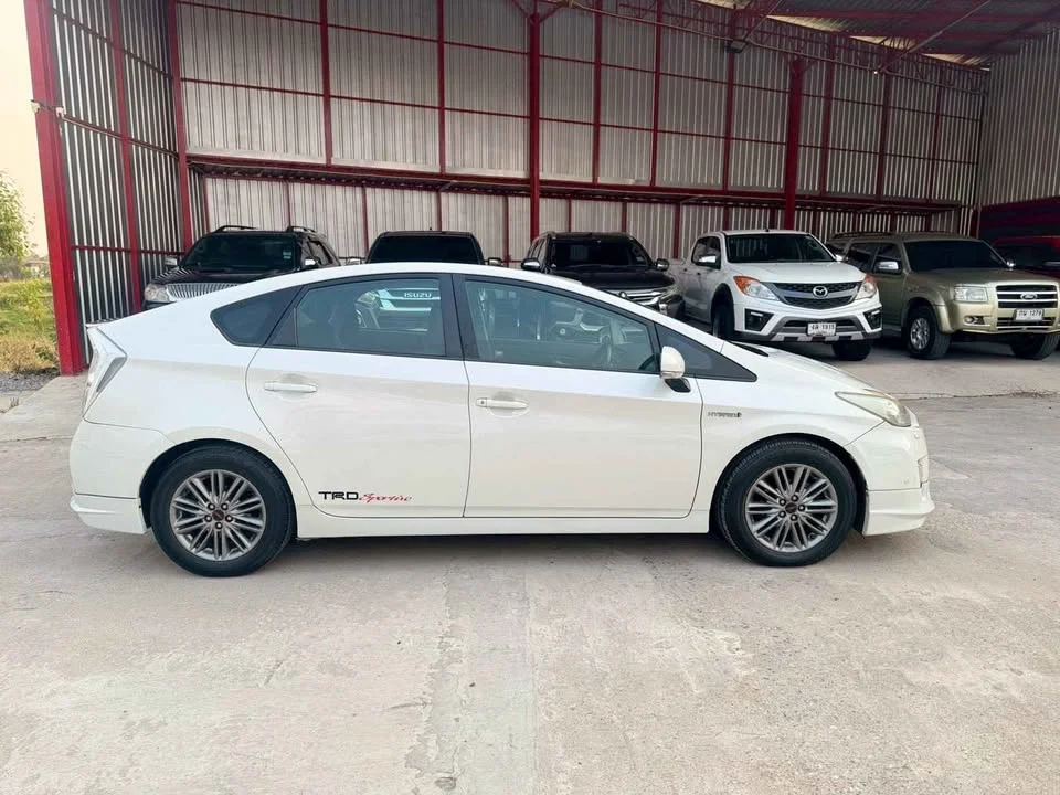 2011 Toyota Prius III 2
