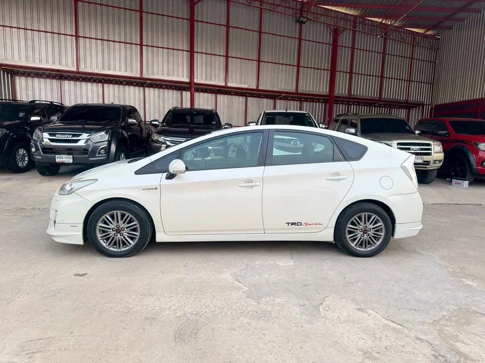 2011 Toyota Prius III 3