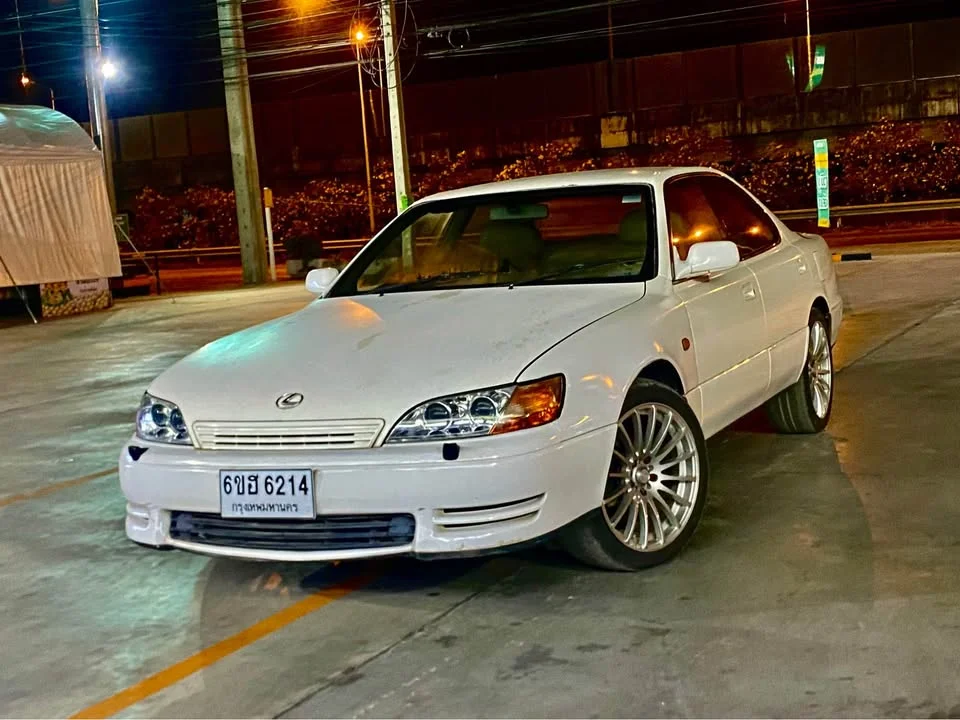 1995 Lexus ES II 3