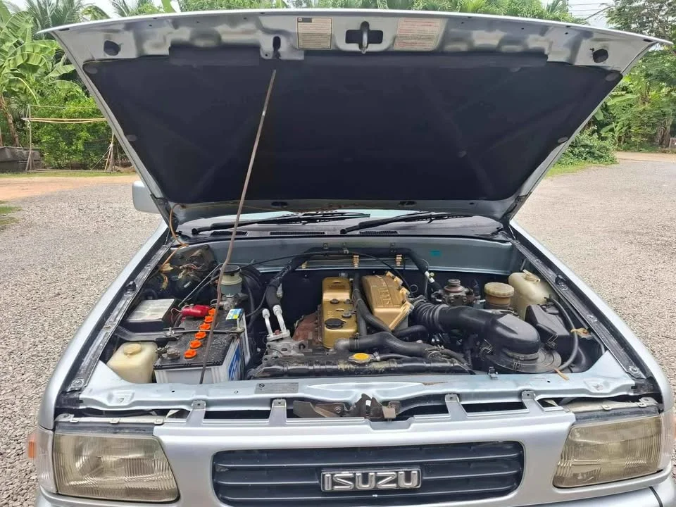 1997 Isuzu TFR III 2