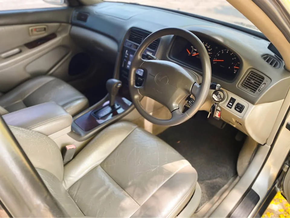 1997 Lexus ES III 2