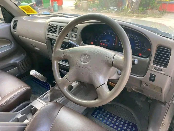 2004 Toyota Hilux Tiger VI 3