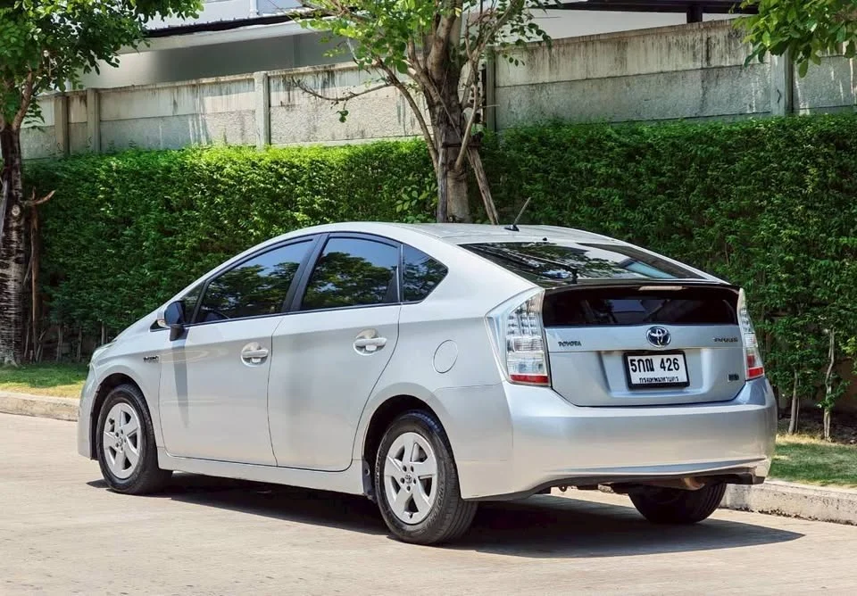 2012 Toyota Prius III 2