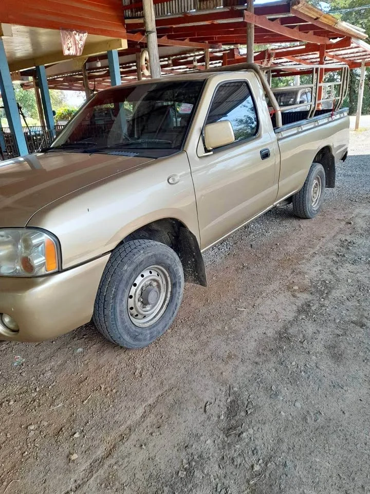 2005 Nissan Frontier I 3