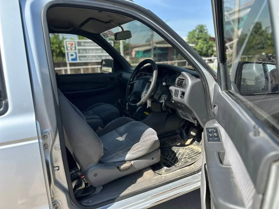 2000 Mazda 2500 Fighter V 2