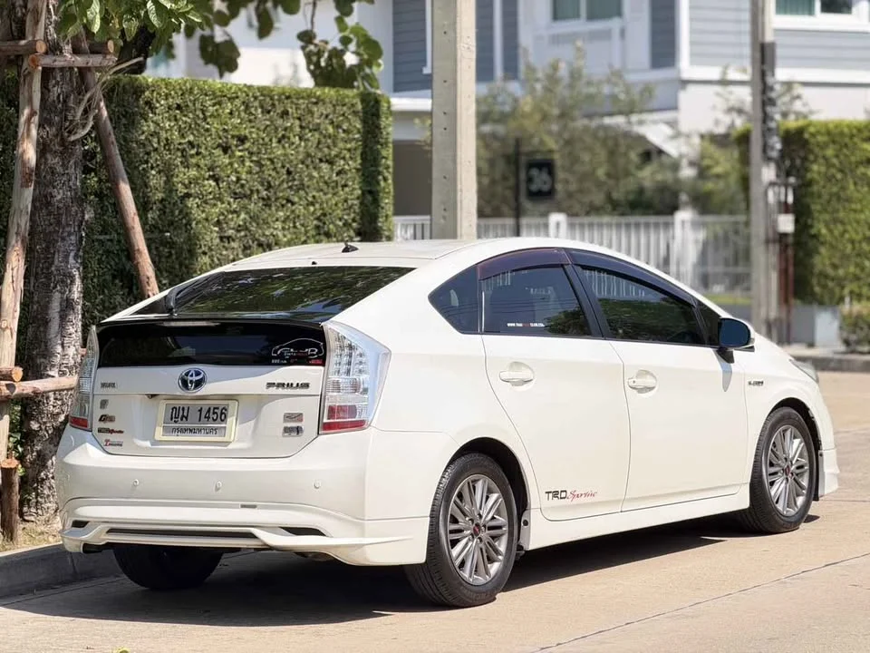 2012 Toyota Prius III 2