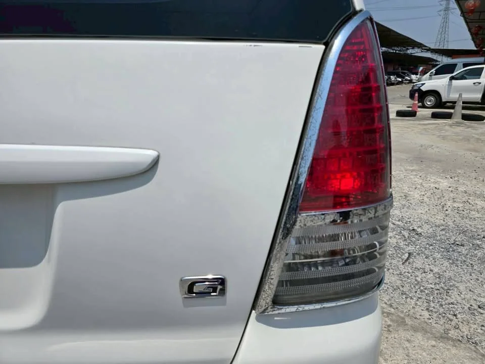 2011 Toyota Innova I 2