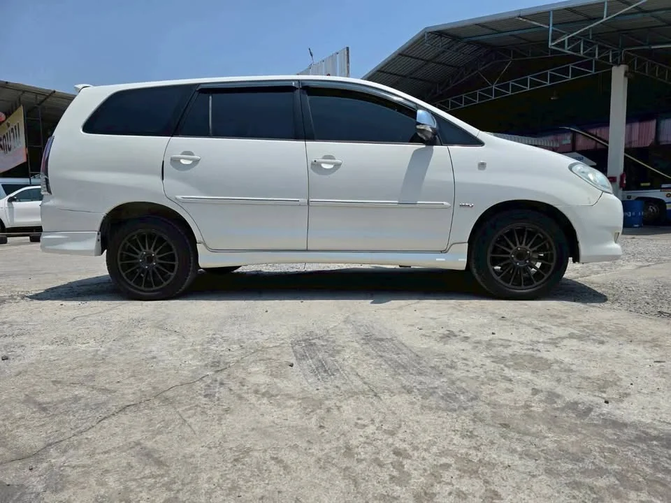2011 Toyota Innova I 3