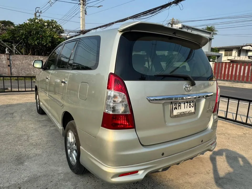 2011 Toyota Innova I 2