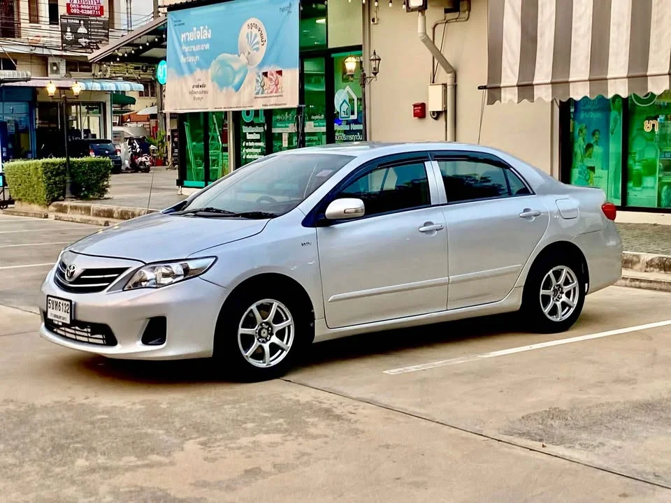 2012 Toyota Corolla Altis X (E140) 3