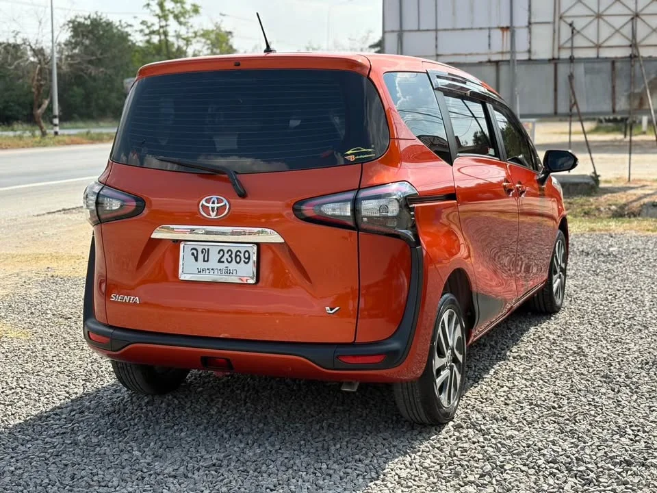 2016 Toyota Sienta II 2