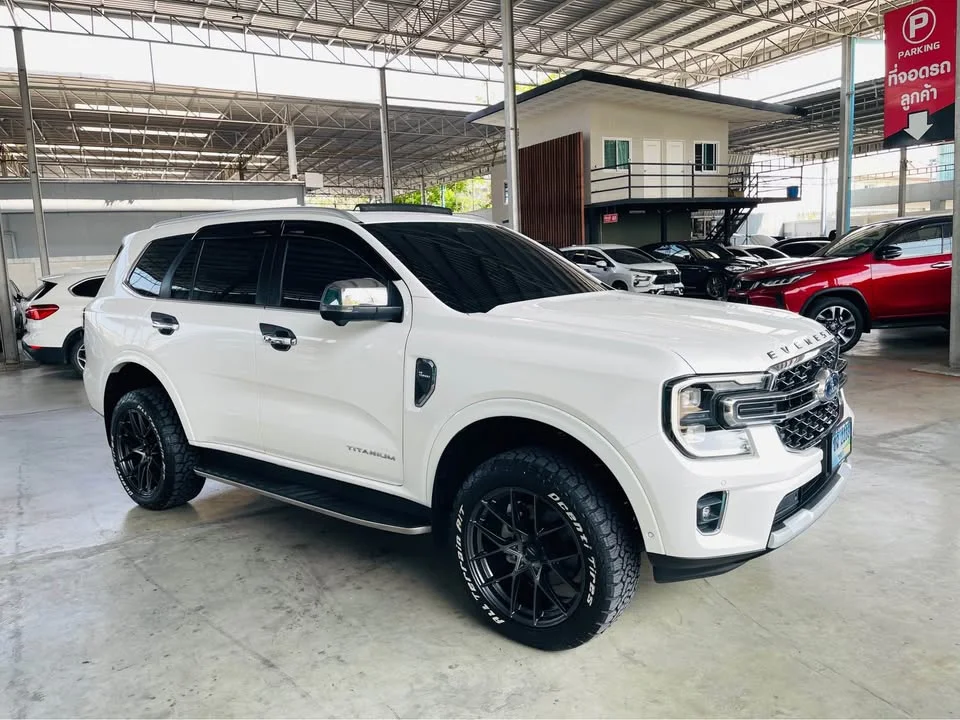 2023 Ford Everest III 2