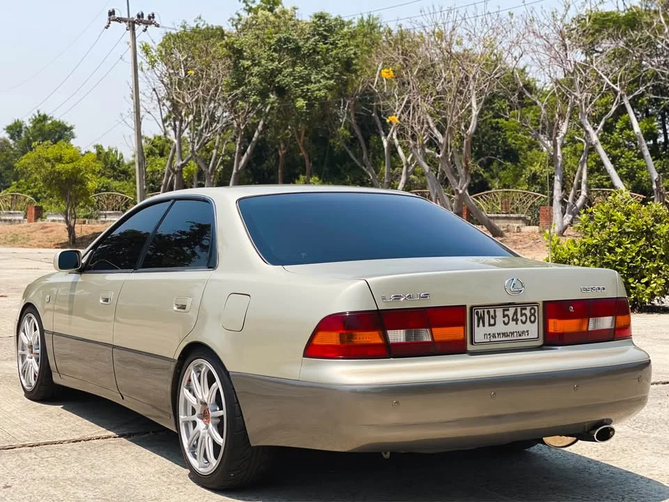 1997 Lexus ES III 3