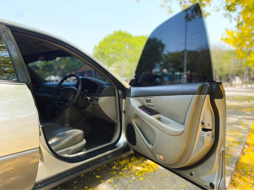 1997 Lexus ES III 2