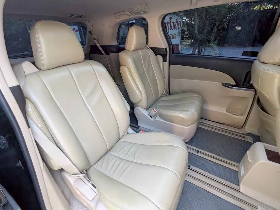 2015 Toyota Estima III 2
