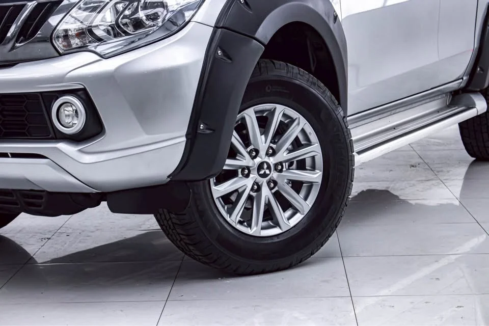 2017 Mitsubishi Triton V 2