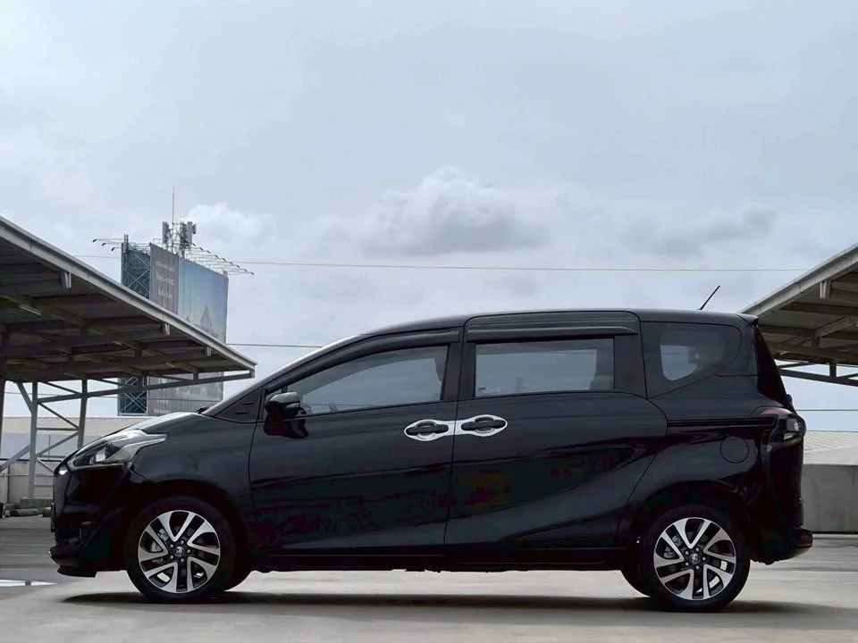 2016 Toyota Sienta II 2