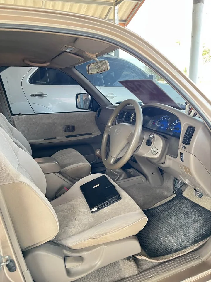 2004 Toyota Hilux Tiger VI 2