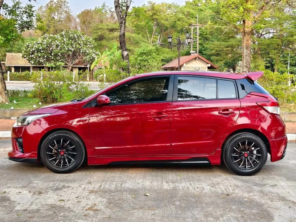 2015 Toyota Yaris III 2