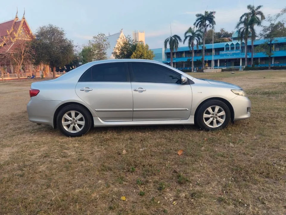 2010 Toyota Corolla Altis X (E140) 3