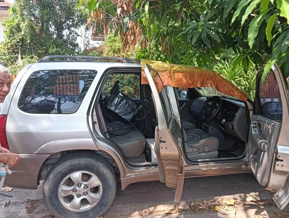 2002 Mazda Tribute I 3