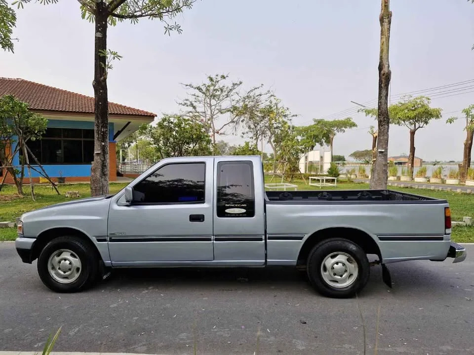1996 Isuzu TFR III 3