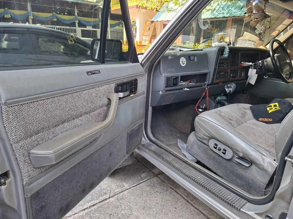 1996 Jeep Cherokee XJ 2