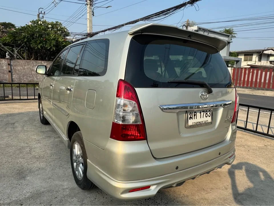 2011 Toyota Innova I 2