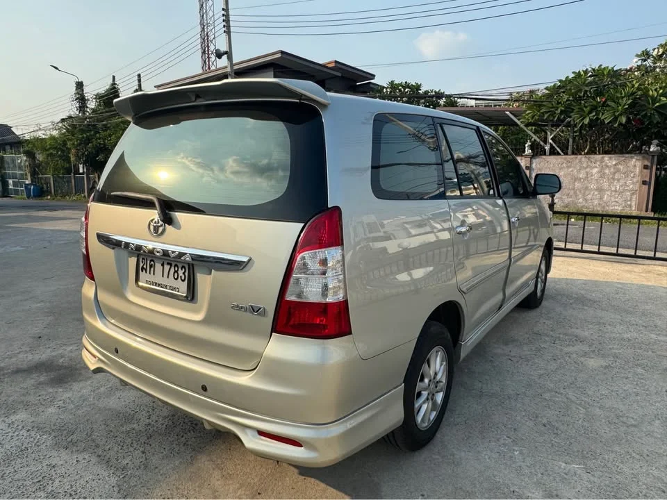 2011 Toyota Innova I 3